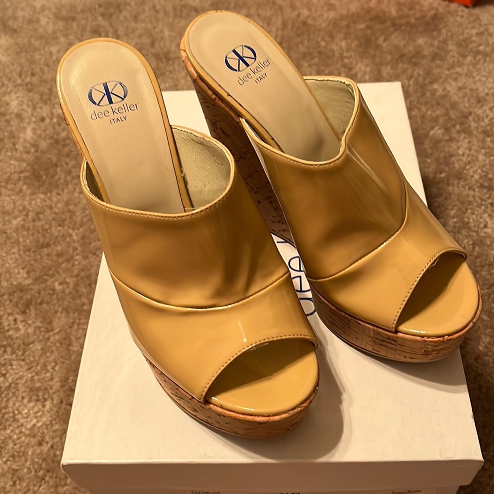 Dee Keller Nude patent leather wedges